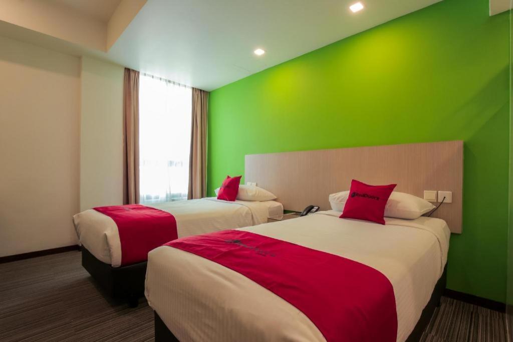Hotel Reddoorz Premium @ Balestier Singapore Esterno foto