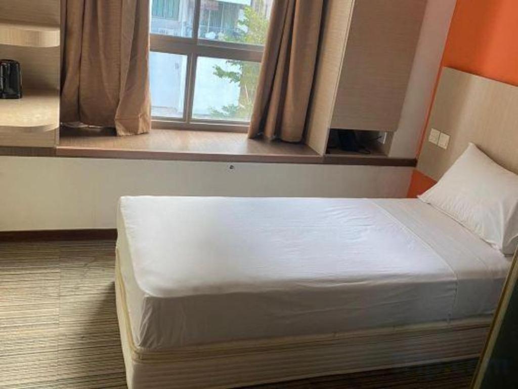 Hotel Reddoorz Premium @ Balestier Singapore Esterno foto