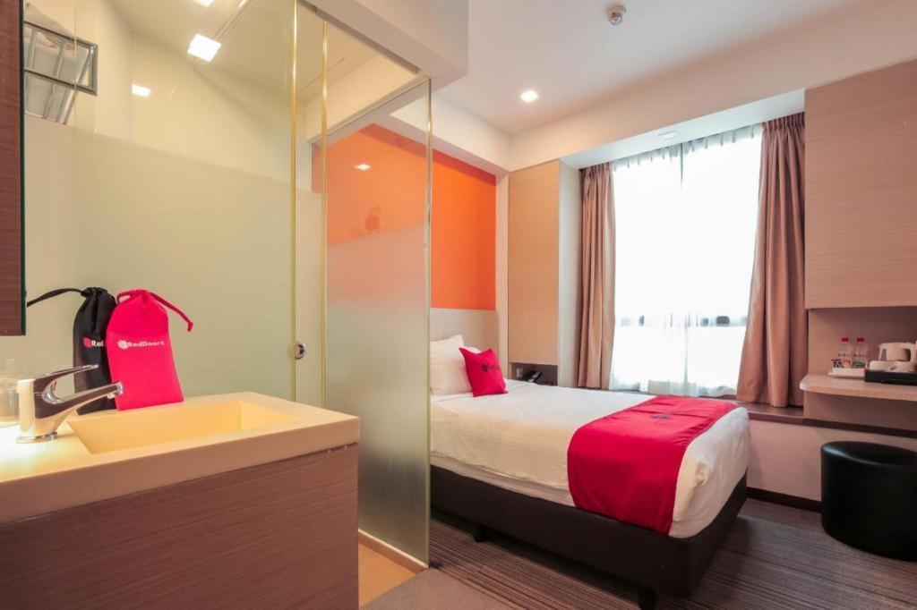 Hotel Reddoorz Premium @ Balestier Singapore Esterno foto