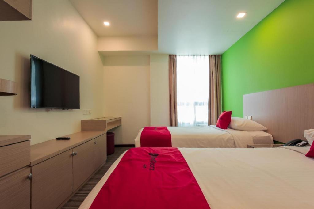 Hotel Reddoorz Premium @ Balestier Singapore Esterno foto