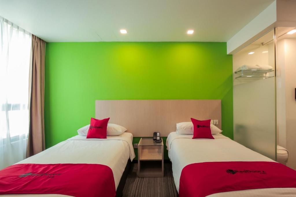Hotel Reddoorz Premium @ Balestier Singapore Esterno foto