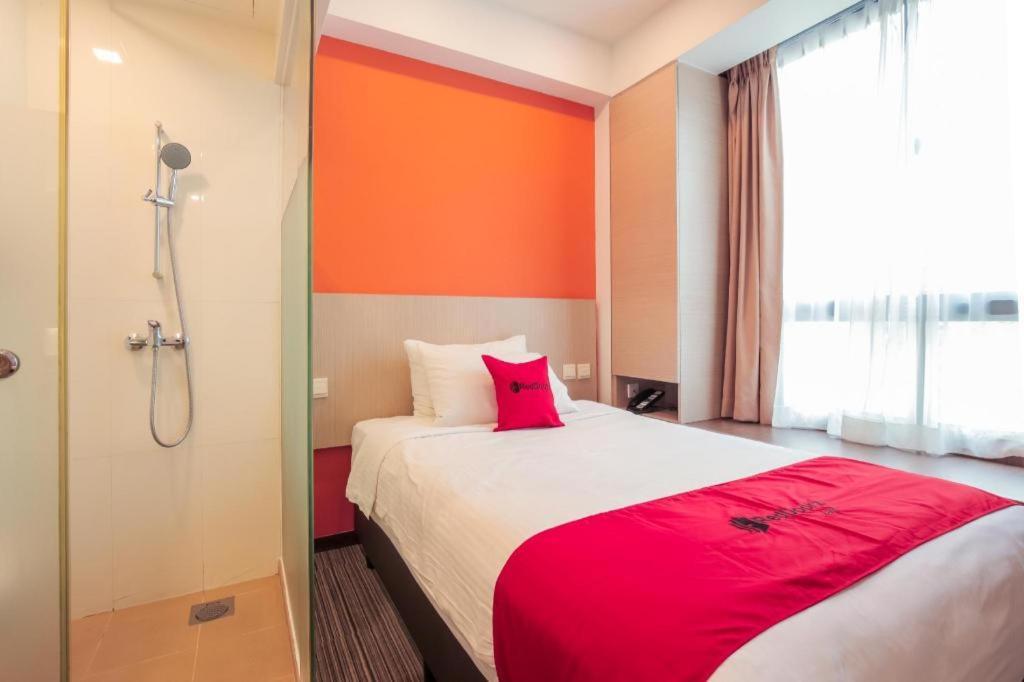 Hotel Reddoorz Premium @ Balestier Singapore Esterno foto