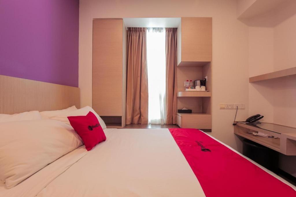 Hotel Reddoorz Premium @ Balestier Singapore Esterno foto