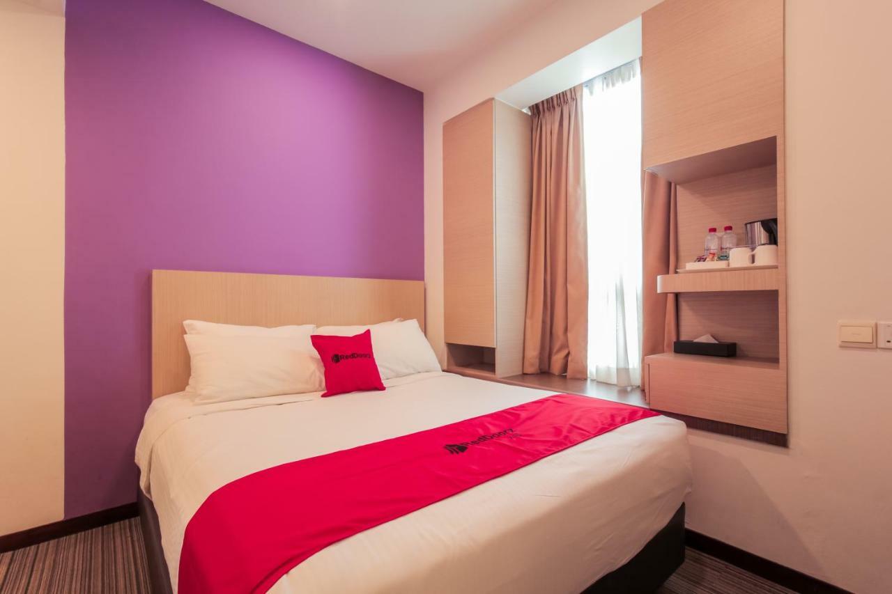 Hotel Reddoorz Premium @ Balestier Singapore Esterno foto