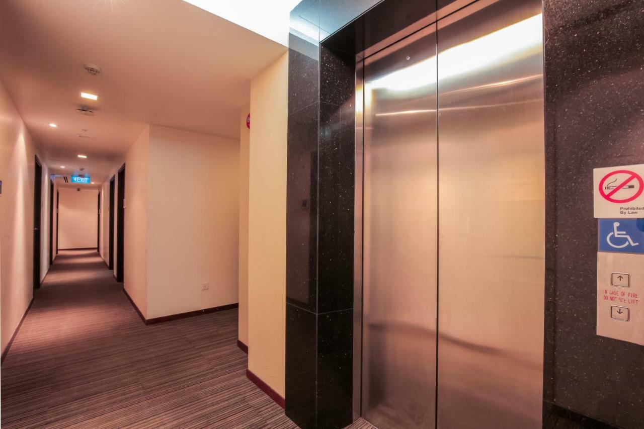 Hotel Reddoorz Premium @ Balestier Singapore Esterno foto