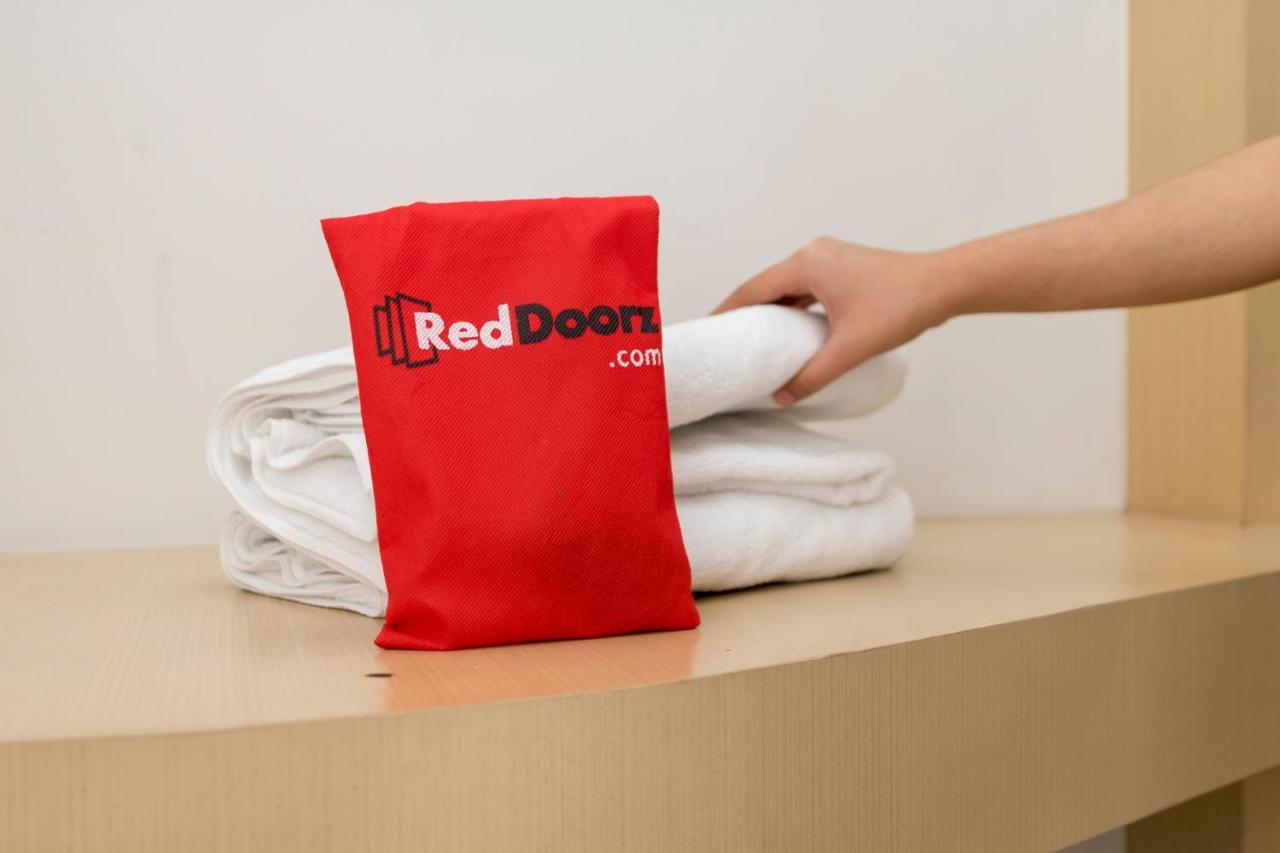 Hotel Reddoorz Premium @ Balestier Singapore Esterno foto