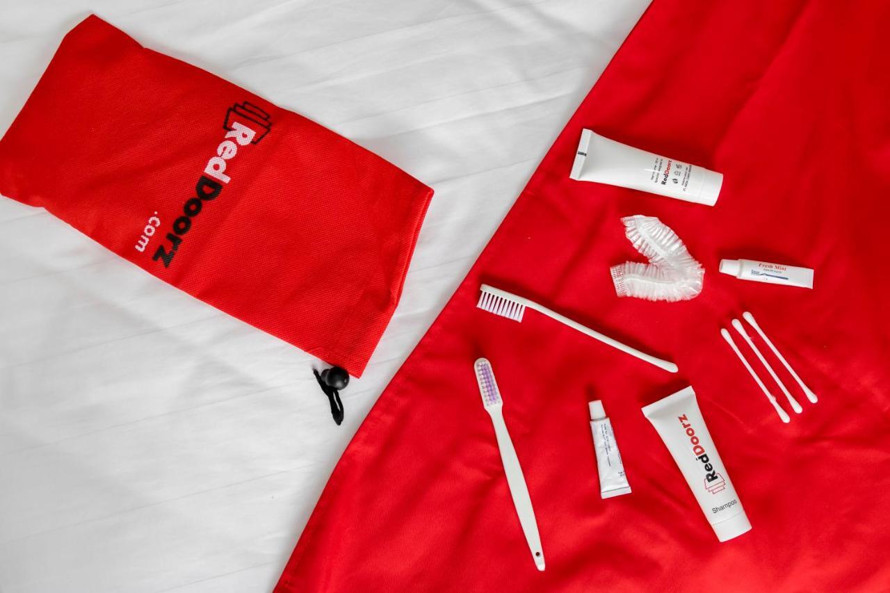 Hotel Reddoorz Premium @ Balestier Singapore Esterno foto